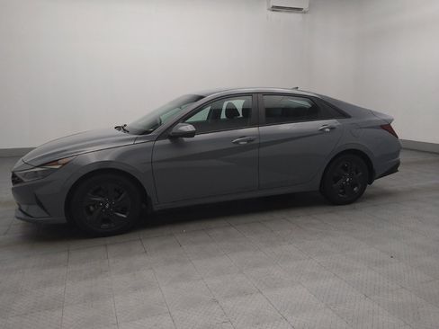 Used 2022 Hyundai Elantra SEL FWD image 2