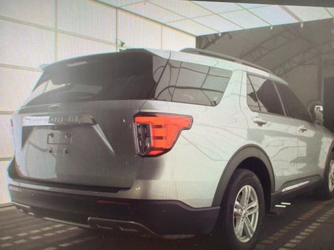 Used 2023 Ford Explorer XLT w/ Equipment Group 202A RWD image 2