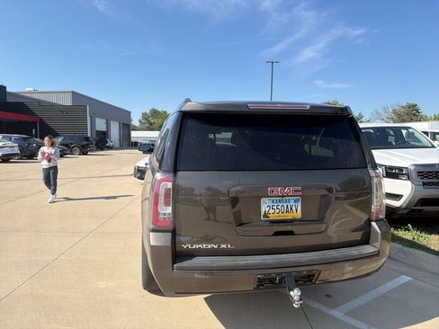 Used 2020 GMC Yukon XL SLT AWD/4WD image 4