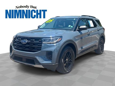 Used 2025 Ford Explorer Active RWD image 1