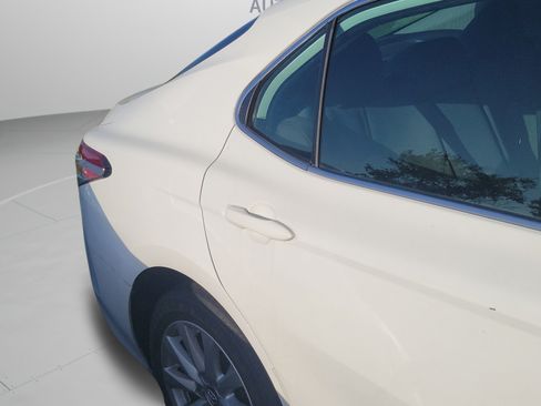Used 2018 Toyota Camry LE w/ Convenience Package FWD image 19