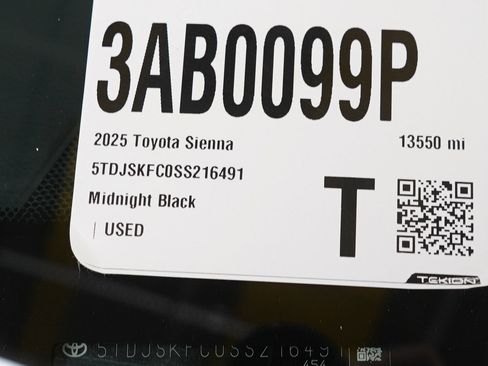 Used 2025 Toyota Sienna XLE w/ XLE Plus Package image 33