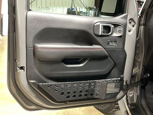 Used 2021 Jeep Gladiator Rubicon image 12