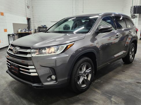 Used 2018 Toyota Highlander Limited Platinum image 14