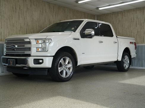 Used 2017 Ford F150 Platinum w/ Equipment Group 701A Luxury AWD/4WD image 4