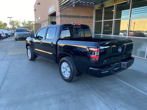 Used 2022 Nissan Frontier SV image 3