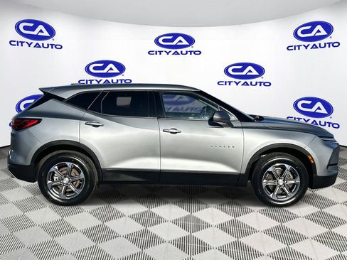 Used 2024 Chevrolet Blazer LT image 2