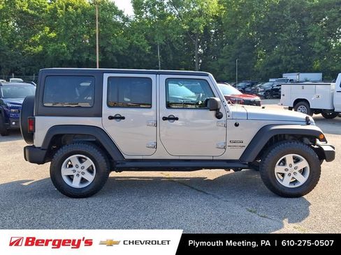 Used 2018 Jeep Wrangler Unlimited Sport S AWD/4WD image 9