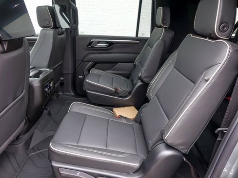 New 2026 Chevrolet Suburban Premier image 19