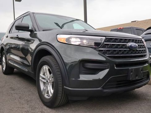 Used 2023 Ford Explorer XLT AWD/4WD image 4