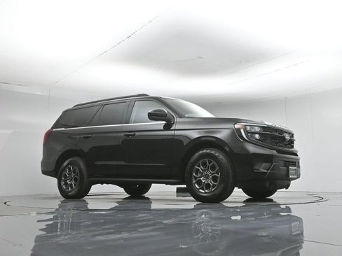 Certified 2025 Ford Expedition Active AWD/4WD image 4
