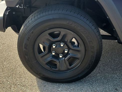 Used 2024 Jeep Gladiator Sport image 12