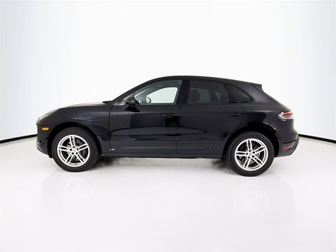 Used 2025 Porsche Macan image 2