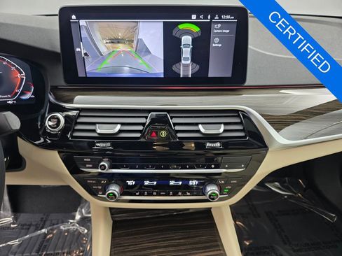 Used 2023 BMW 540i w/ Premium Package image 22