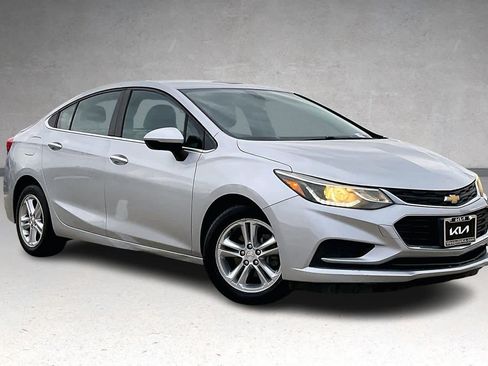 Used 2017 Chevrolet Cruze LT image 21