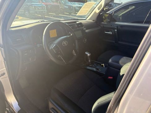 Used 2018 Toyota 4Runner TRD Off-Road AWD/4WD image 10