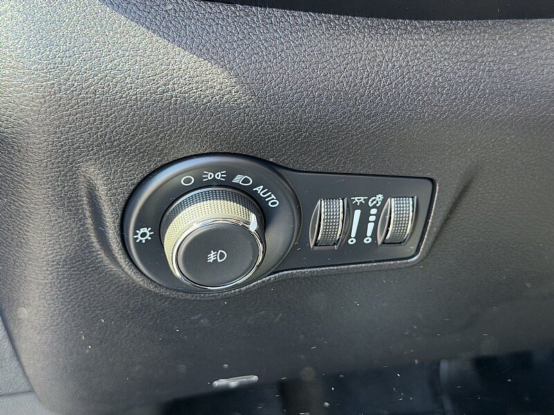Used 2025 Jeep Compass Limited w/ Sun & Sound Group AWD/4WD image 27