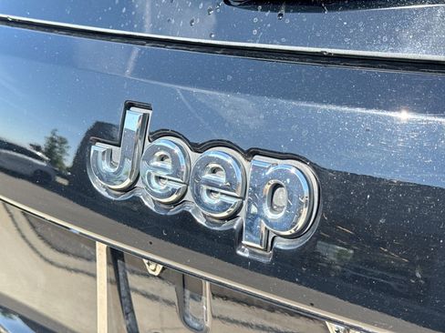 Used 2017 Jeep Grand Cherokee Limited AWD/4WD image 14