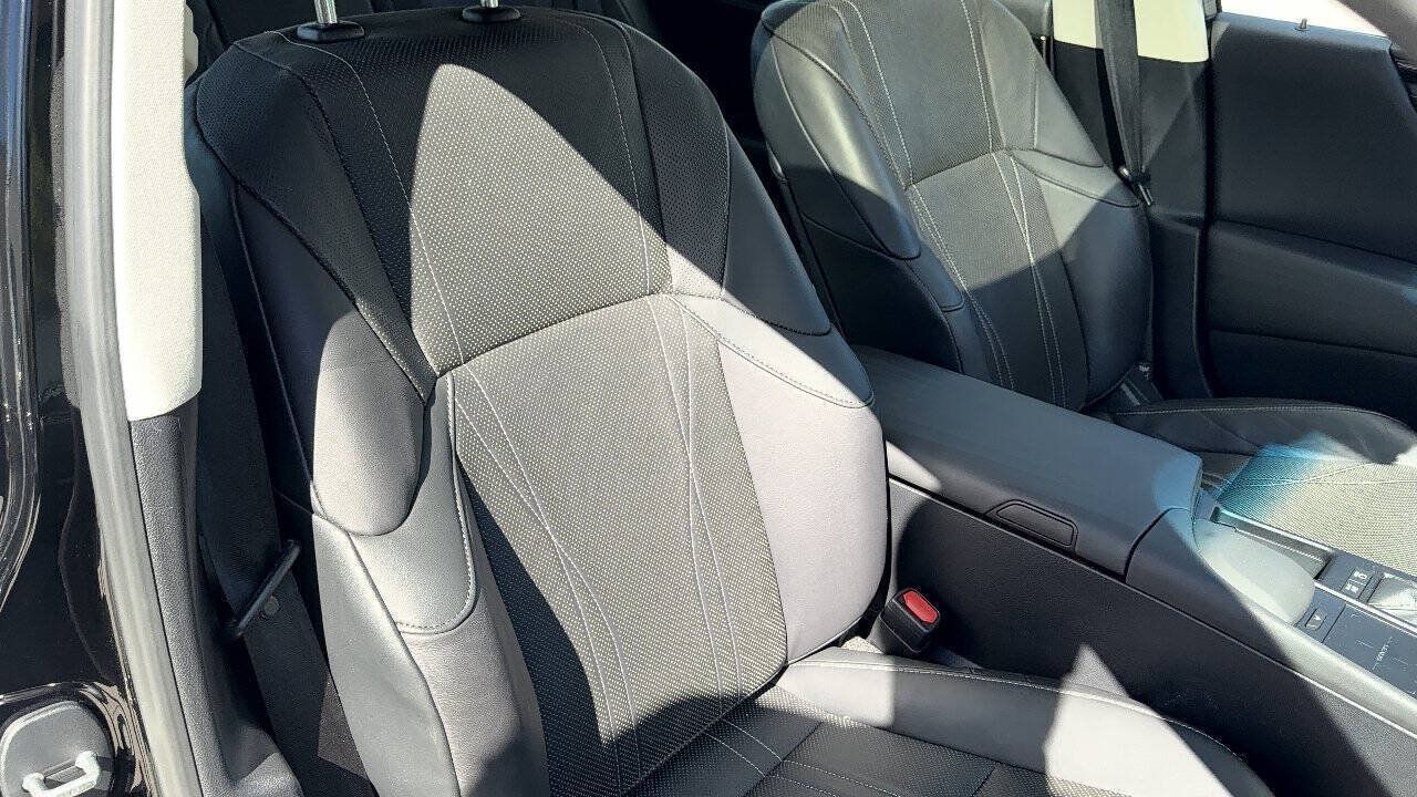 Used 2019 Lexus ES 300h w/ Accessory Package 2 FWD image 19