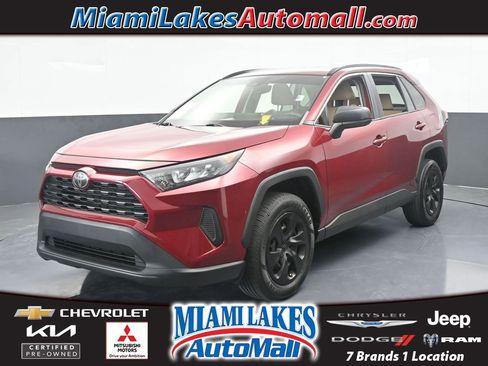 Used 2019 Toyota RAV4 LE image 1