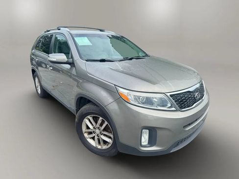 Used 2014 Kia Sorento LX FWD image 2