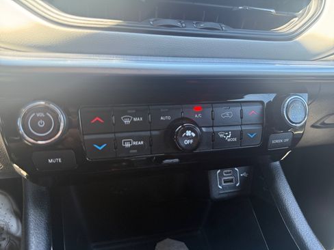 Certified 2025 Jeep Compass Limited AWD/4WD image 22