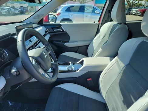 Used 2025 Mitsubishi Outlander SE image 20
