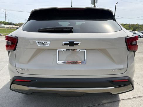 New 2026 Chevrolet Trax ACTIV w/ Sunroof Package FWD image 7