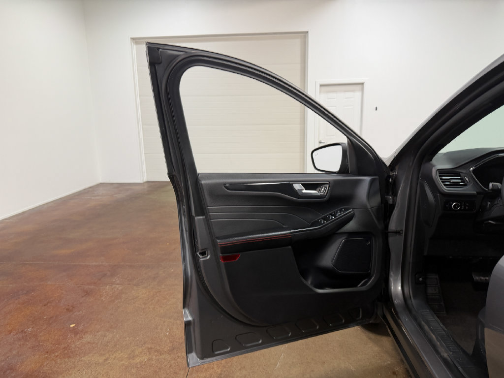 Used 2025 Ford Escape ST-Line Select AWD/4WD image 55