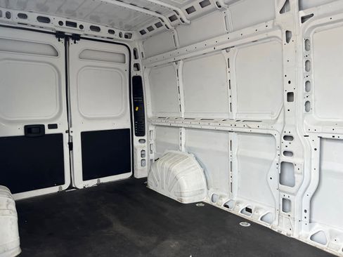 Used 2025 RAM ProMaster 2500 w/ Convenience Group FWD image 32