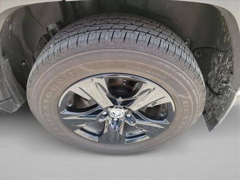 Used 2025 Toyota RAV4 LE AWD/4WD image 12