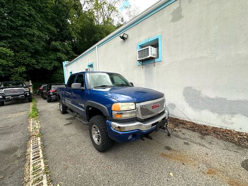 Used 2004 GMC Sierra 2500 SLE w/ Skid Plate Package image 4