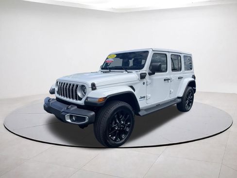 Certified 2025 Jeep Wrangler Unlimited Sahara AWD/4WD image 2