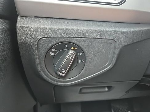 Used 2022 Volkswagen Atlas Cross Sport SE AWD/4WD image 46