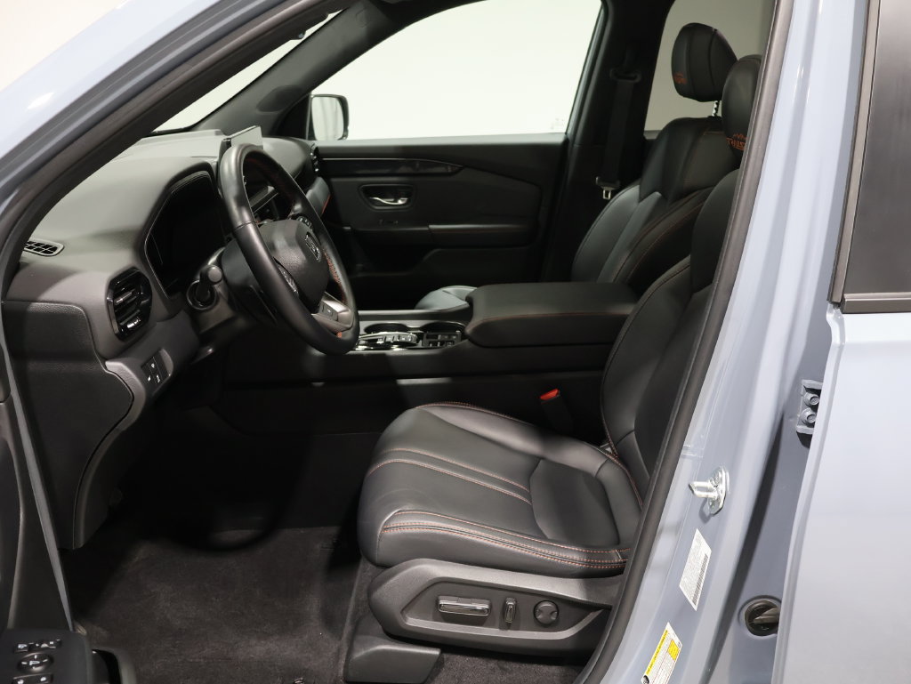 Used 2025 Honda Pilot TrailSport image 10