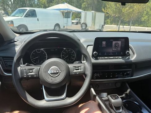 Used 2024 Nissan Rogue S FWD image 2