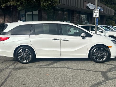 Used 2022 Honda Odyssey Elite image 3