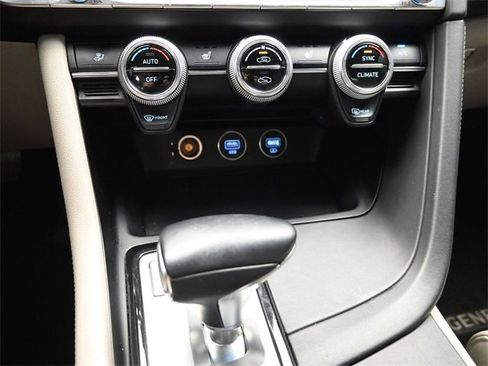 Used 2022 Genesis G70 2.0T image 29