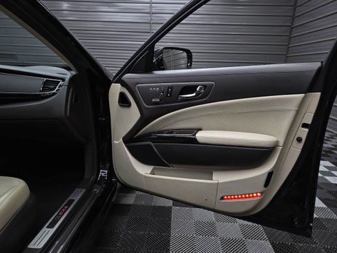 Used 2015 Kia K900 Premium w/ Interior Highline Package RWD image 35