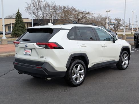 Certified 2021 Toyota RAV4 XLE Premium image 8