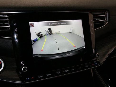 Used 2023 Jeep Wagoneer L Series III w/ Preferred Equipment Group image 19