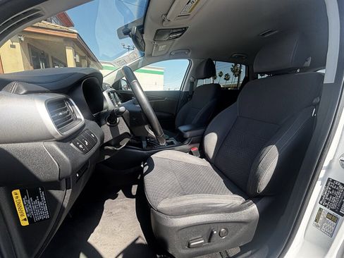 Used 2018 Kia Sorento LX w/ LX V6 Convenience Package image 27