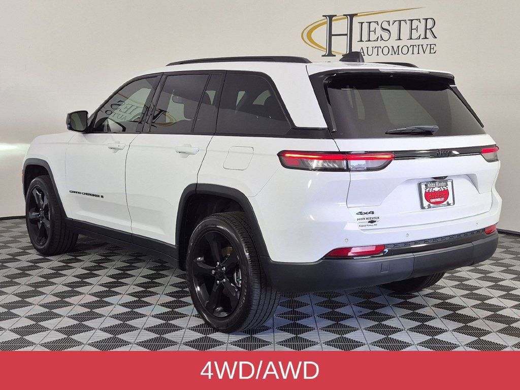 Used 2024 Jeep Grand Cherokee Altitude AWD/4WD image 6
