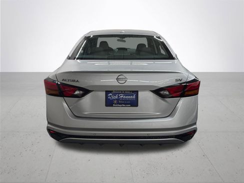 Used 2024 Nissan Altima 2.5 SV image 5