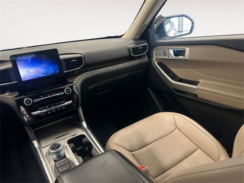 Used 2023 Ford Explorer Limited image 11