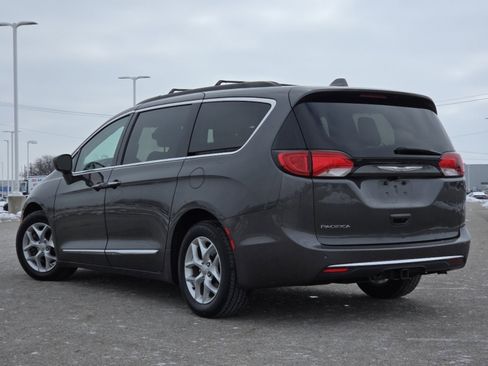 Used 2017 Chrysler Pacifica Touring-L w/ Tire & Wheel Group image 13