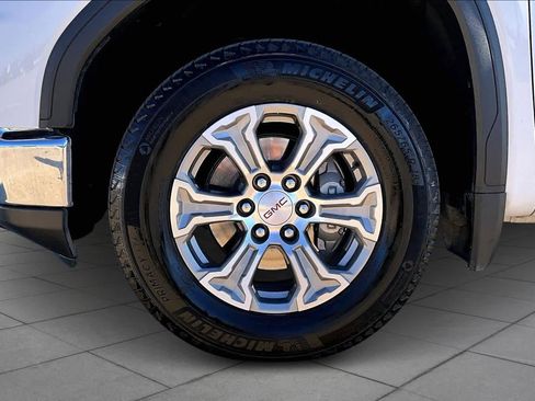 Used 2024 GMC Sierra 1500 SLT image 11