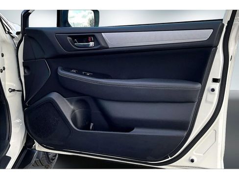 Used 2017 Subaru Outback 2.5i Premium image 25