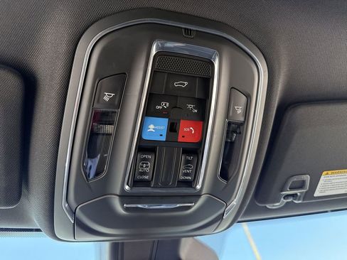 Used 2023 Jeep Grand Cherokee Altitude AWD/4WD image 18