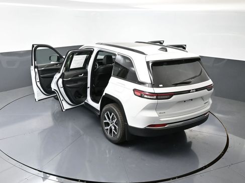 New 2025 Jeep Grand Cherokee Limited w/ Luxury Tech Group II image 45